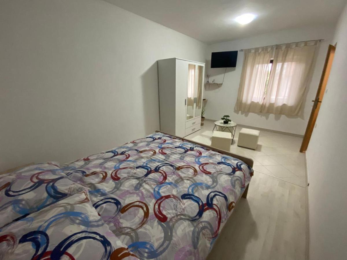 Appartamento Apartman Nina Posedarje Esterno foto