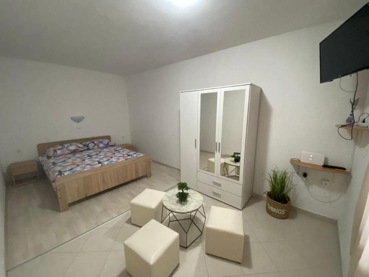 Appartamento Apartman Nina Posedarje Esterno foto