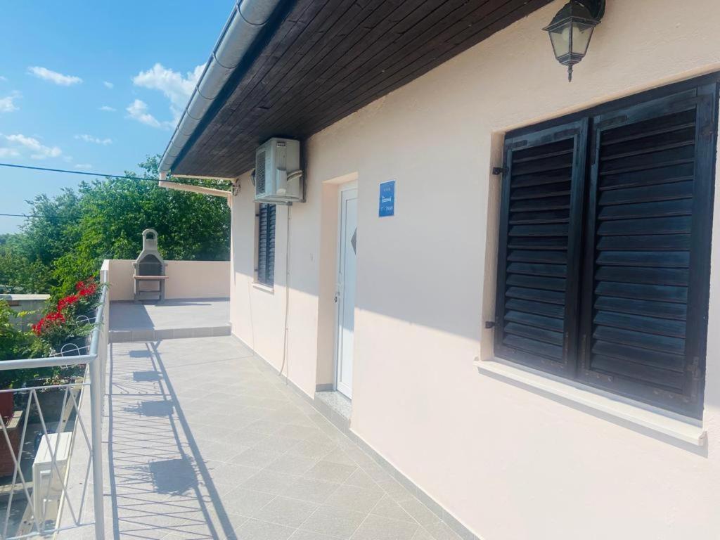 Apartman Nina Posedarje Esterno foto